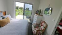 Country Comfort - only 10 minutes from Hamilton CBD客房内的一张或多张床位