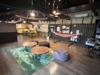 百合ヶ浜ビーチハウス餐厅或其他用餐的地方