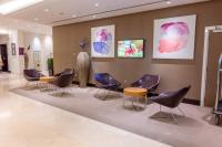 Premier Inn Abu Dhabi Airport Business Park的休息区