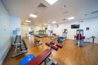 Premier Inn Abu Dhabi Airport Business Park的健身中心和&#47;或健身设施