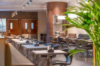 Premier Inn Abu Dhabi Airport Business Park的休息区