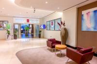Premier Inn Abu Dhabi Airport Business Park的休息区