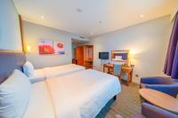 Premier Inn Abu Dhabi Airport Business Park客房内的一张或多张床位