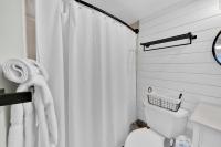 Beautiful Updated Pelican Beach Unit!!!的一间浴室