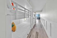 Beautiful Updated Pelican Beach Unit!!!客房内的一张或多张床位