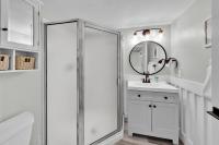 Beautiful Updated Pelican Beach Unit!!!的一间浴室