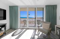 Beautiful Updated Pelican Beach Unit!!!的电视和&#47;或娱乐中心