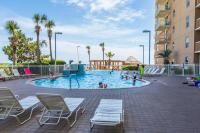 Beautiful Updated Pelican Beach Unit!!!内部或周边的泳池