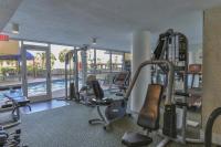 Beautiful Updated Pelican Beach Unit!!!的健身中心和&#47;或健身设施