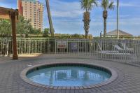 Beautiful Updated Pelican Beach Unit!!!内部或周边的泳池