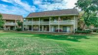 Cozy renovated ground floor unit - Golf Villa - on the Golf Course外面的花园