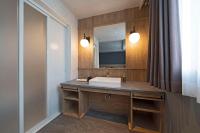 hotel around TAKAYAMA, Ascend Hotel Collection客房内的一张或多张床位