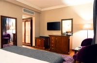 Marwa Palace Hotel Cairo的电视和/或娱乐中心