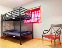 Sin City Hostel客房内的一张或多张床位