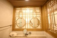 Hanok Hotel DAAM Seoul的一间浴室