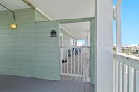 3BR Condo Gulf Views with Pool, Boat Launch and Dock的阳台或露台