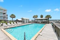 3BR Condo Gulf Views with Pool, Boat Launch and Dock内部或周边的泳池