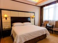Vienna International Hotel Shenzhen North Station Branch客房内的一张或多张床位