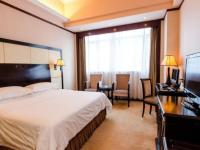 Vienna International Hotel Shenzhen North Station Branch的电视和/或娱乐中心