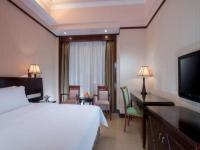 Vienna International Hotel Shenzhen North Station Branch客房内的一张或多张床位