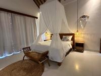 The Kailas Ubud客房内的一张或多张床位
