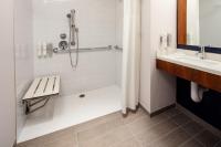 Hampton Inn by Hilton New York Times Square的一间浴室