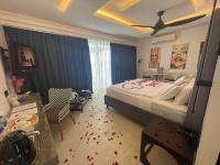 Epic Suites Bohol ADULTS ONLY客房内的一张或多张床位