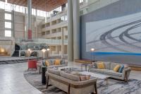 Crowne Plaza Indianapolis-Airport by IHG的休息区