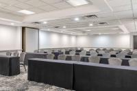 Crowne Plaza Indianapolis-Airport by IHG商务区和/或会议室