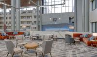Crowne Plaza Indianapolis-Airport by IHG的休息区