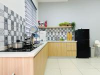 BM大山脚 Double Storey Terrace Autocity Alma Aeon Jusco Nearby的厨房或小厨房