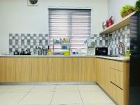BM大山脚 Double Storey Terrace Autocity Alma Aeon Jusco Nearby的厨房或小厨房