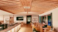 Hanok Hotel DAAM Seoul的电视和&#47;或娱乐中心