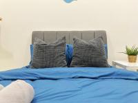 BM大山脚 Double Storey Terrace Autocity Alma Aeon Jusco Nearby客房内的一张或多张床位