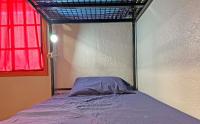 Sin City Hostel客房内的一张或多张床位
