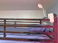 Sin City Hostel客房内的一张或多张床位