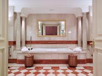 Grand Hotel Wien的一间浴室