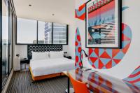 The Constance Fortitude Valley客房内的一张或多张床位