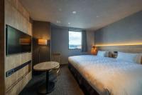 hotel around TAKAYAMA, Ascend Hotel Collection客房内的一张或多张床位