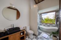 The Kailas Ubud的一间浴室