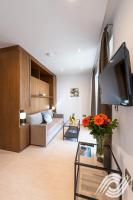 Bentley Holiday Apartments - West One的电视和/或娱乐中心