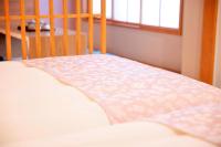 Tanakaya Kyoto Karasuma客房内的一张或多张床位