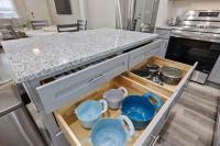 Pier View - Spacious Home Sleeps 8 - Pet Friendly的厨房或小厨房