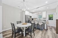 Pier View - Spacious Home Sleeps 8 - Pet Friendly的厨房或小厨房