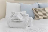 Pier View - Spacious Home Sleeps 8 - Pet Friendly客房内的一张或多张床位
