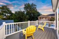 Pier View - Spacious Home Sleeps 8 - Pet Friendly的阳台或露台
