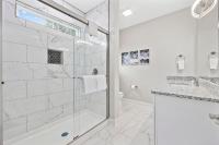 Pier View - Spacious Home Sleeps 8 - Pet Friendly的一间浴室