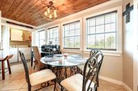 Captains Quarters 3 Comm Pools Pet Friendly的休息区