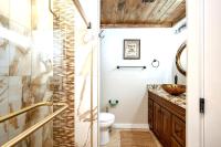 Captains Quarters 3 Comm Pools Pet Friendly的一间浴室