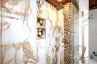 Captains Quarters 3 Comm Pools Pet Friendly的一间浴室